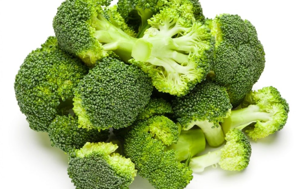 broccoli-isolated-white_220507-9761