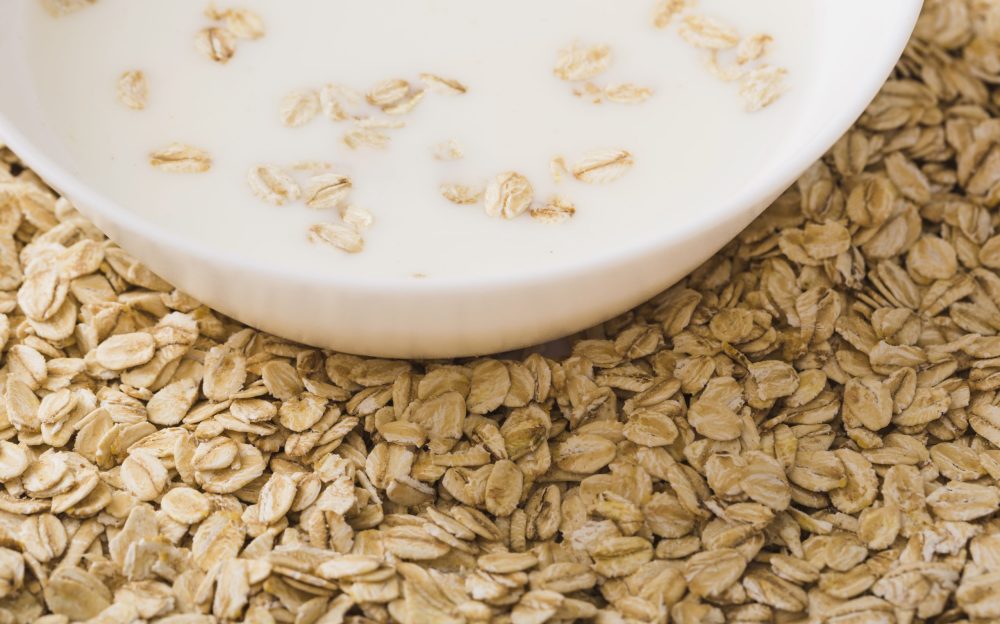 close-up-milk-bowl-healthy-oats